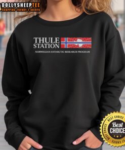 Top Norwegian flag design on Thule Station sweatshirt for Norwegian Antarctic Research Program, showcasing Arctic exploration.