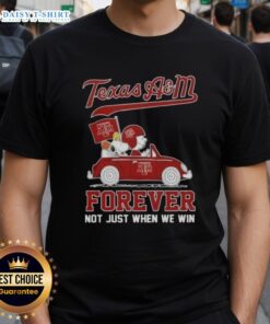 Top Peanuts Charlie Brown and Snoopy driving car on Texas A&M Aggies T-shirt, celebrating team spirit and loyalty.