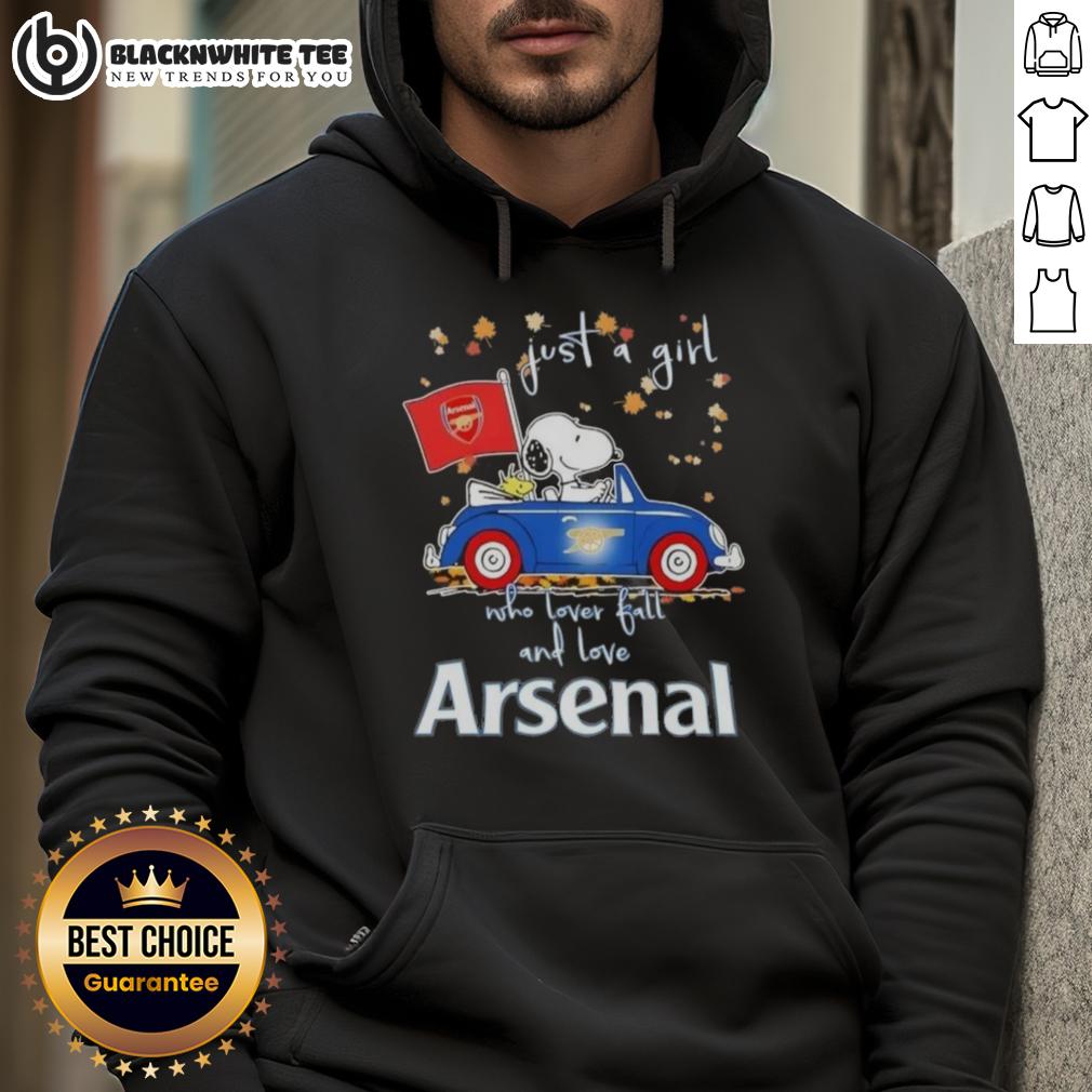 Top Peanuts Snoopy Driving Car Just A Girl Who Lover Fall And Love Arsenal FC Hoodie Alt Text: Snoopy driving a car, wearing a hoodie that says Just a girl who loves fall and Arsenal FC with autumn leaves.