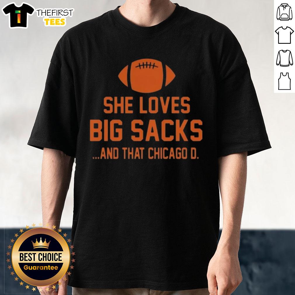 top-she-loves-big-sacks-and-that-chicago-d-t-shirt-1 Alt Text: Top She Loves Big Sacks And That Chicago D T-Shirt displayed on a mannequin, showcasing a trendy and playful design.