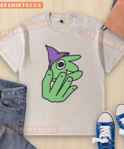 Top smiling friends wearing Glep washed t-shirts, enjoying a sunny day outdoors, showcasing trendy casual style.