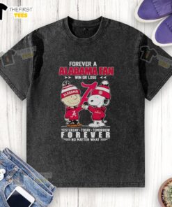 Top Snoopy and Charlie Brown Forever Alabama Crimson Tide fan t-shirt, celebrating loyalty win or lose, in vibrant design.