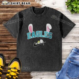 Alt Text: Pretty Philadelphia Eagles X Snoopy Happy Easter washed t-shirt featuring vibrant graphics and a festive design.