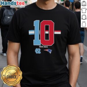 Drake Maye 10 T-shirt featuring New England Patriots and North Carolina Tar Heels logos, perfect for fans.