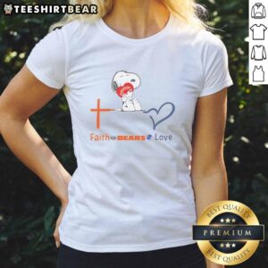 Alt Text: Premium Chicago Bears Snoopy graphic tee featuring Snoopy hugging a heart, perfect for fans and ladies' casual wear.