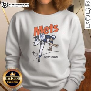 Nice Topps New York Mets raglan sweatshirt featuring team colors and logo, perfect for fans and casual wear.
