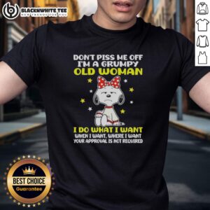 Top Snoopy Don'T Piss Me Off I'M A Grumpy Old Woman T-Shirt featuring Snoopy graphic for quirky women's fashion.