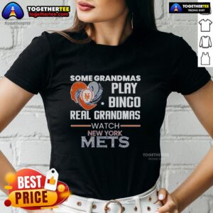 Awesome New York Mets tee featuring grandmas playing bingo in a diamond heart shape, perfect for baseball fans.