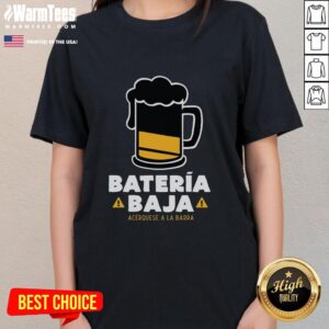 Alt Text: Nice Bateria Baja Acerquese A La Barra Ladies Tee featuring vibrant colors and stylish design for women.