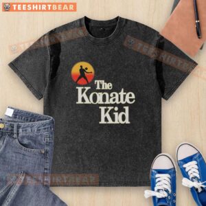 Top The Konate Kid washed t-shirt featuring a vibrant design, perfect for fans of stylish casual wear.