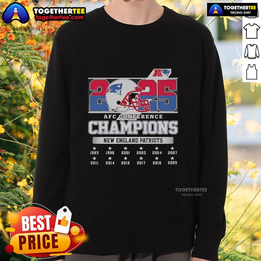 Awesome New England Patriots At Afc Conference Champions 2025 Helmet Sweatshirt Alt Text: Awesome New England Patriots AFC Conference Champions 2025 helmet sweatshirt, showcasing team pride and style.