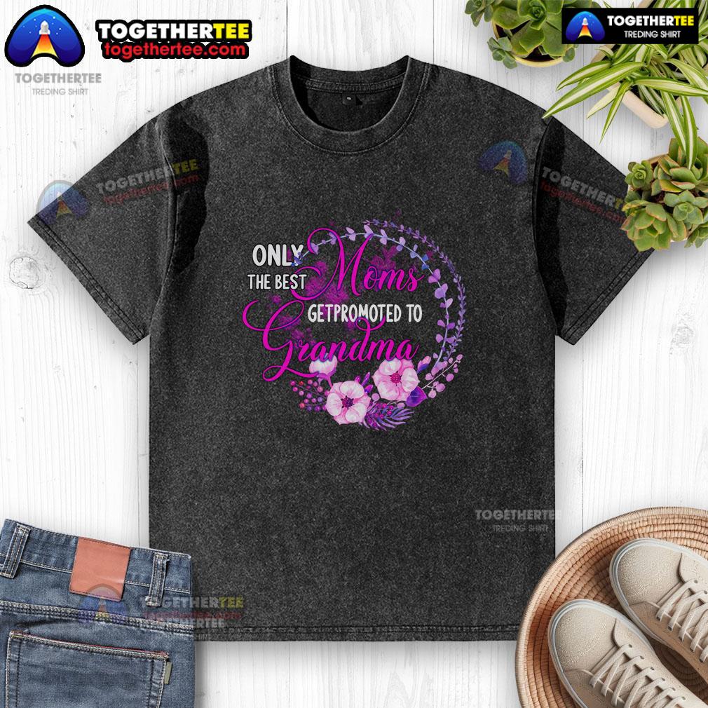 Awesome Only The Best Mom Get Promoted To Grandma Washed T Shirt Alt Text: Awesome 'Only The Best Mom Get Promoted To Grandma' washed t-shirt, perfect gift for proud grandmothers.