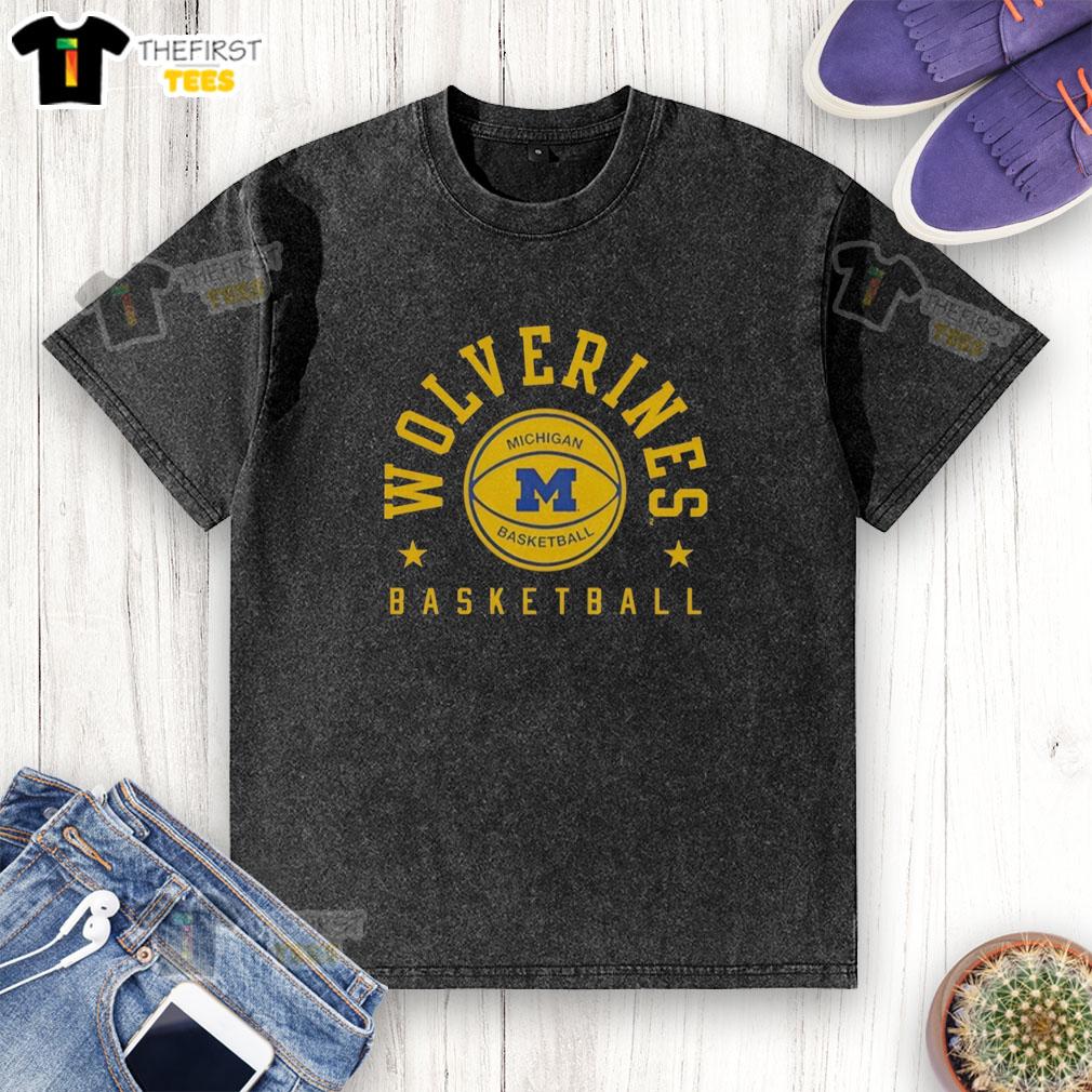 awesome-valiant-university-of-michigan-basketball-retro-stars-washed-t-shirt Awesome Valiant University of Michigan Basketball retro stars washed t-shirt featuring vibrant graphics and a classic fit.