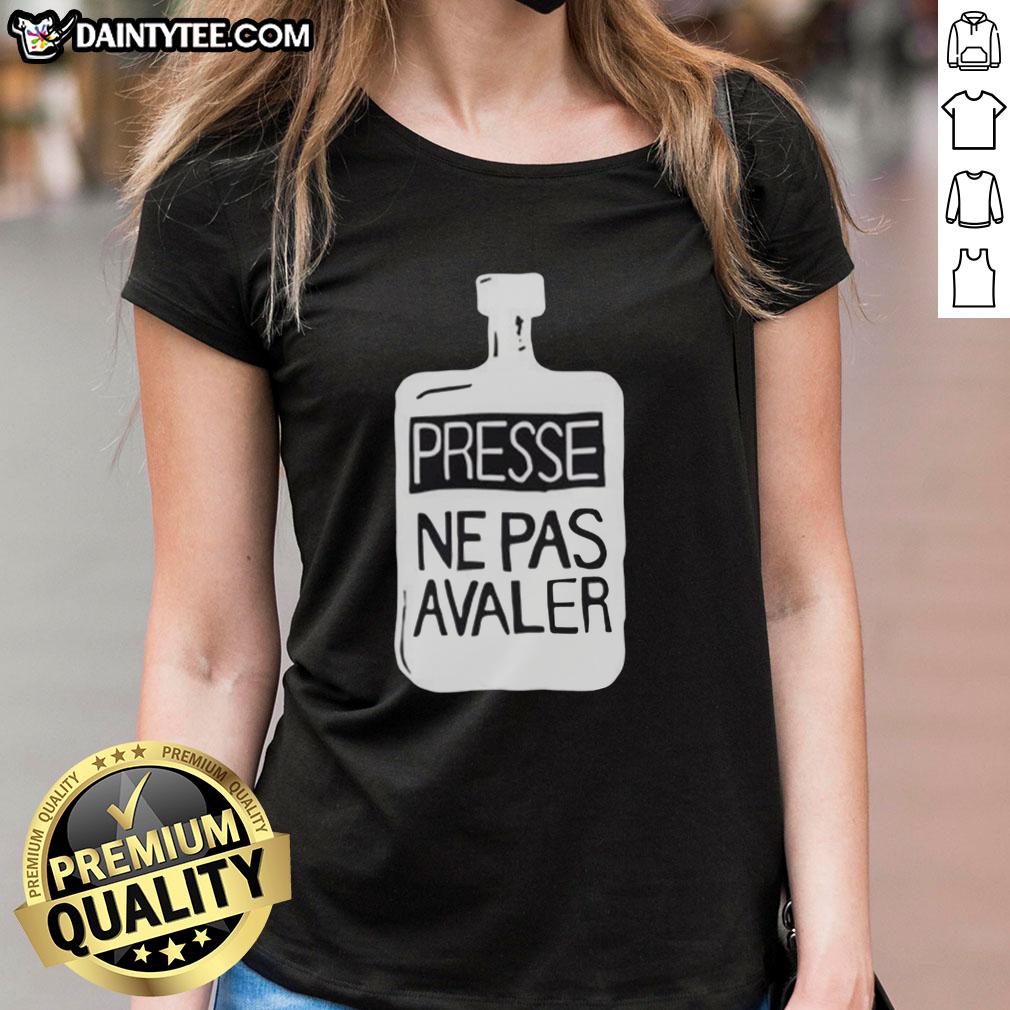 official-thom-yorke-wearing-presse-ne-pas-avaler-ladies-tee Thom Yorke wearing a 'Presse Ne Pas Avaler' ladies tee, showcasing his unique style and fashion sense.