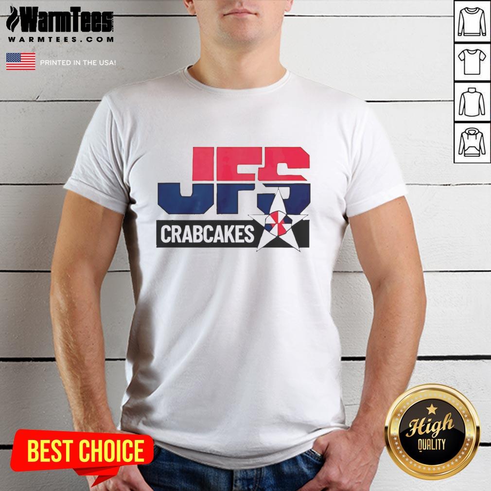 official-tony-jfs-crabcakes-t-shirt Official Tony Jfs Crabcakes T-Shirt featuring a vibrant design and logo, perfect for seafood lovers and fans.
