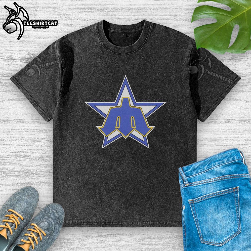original-topps-seattle-mariners-star-trident-logo-graphic-cotton-washed-t-shirt Alt Text: Original Topps Seattle Mariners star trident logo graphic on a cotton washed t-shirt, perfect for fans and collectors.