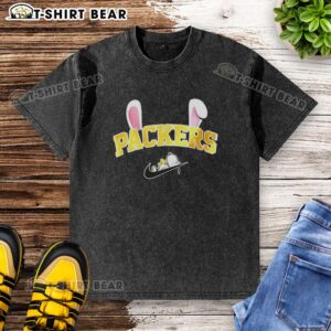 Good Green Bay Packers x Snoopy Happy Easter washed t-shirt featuring vibrant graphics for fans celebrating Easter.