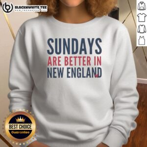 Cozy sweatshirt for New England Patriots fans, perfect for nice Sundays and cheering on the football team.