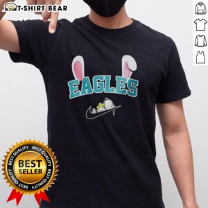Pretty Philadelphia Eagles X Snoopy Happy Easter T-Shirt featuring a festive design perfect for football and spring celebrations.