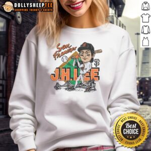 Alt Text: Jung Hoo Lee wearing a stylish San Francisco Giants sweatshirt, showcasing team pride and fashion.