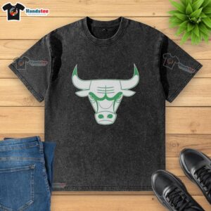 Alt Text: Awesome Chicago Bulls white logo Patrick's Day washed t-shirt featuring a vintage design and vibrant colors.