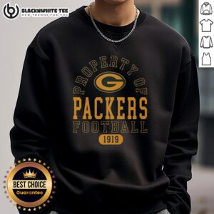Vintage 1919 Green Bay Packers sweatshirt showcasing classic NFL team logo and nostalgic football design.