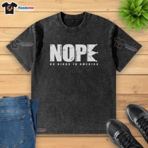 Nice Nope No Kings In America washed t-shirt featuring a bold graphic design, ideal for casual wear and statement fashion.