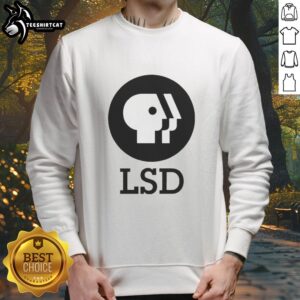 Original Dave Landau wears LSD sweatshirt, showcasing his unique style and personality at a comedy event.