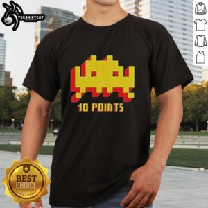 Premium Space Invaders 10 Points classic video game t-shirt featuring retro design and vibrant colors for gaming enthusiasts.