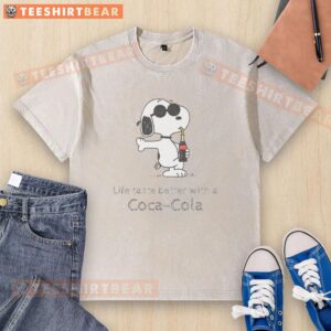 Pretty Snoopy drinking Coca-Cola on a stylish washed t-shirt, perfect for casual wear and Peanuts fans.