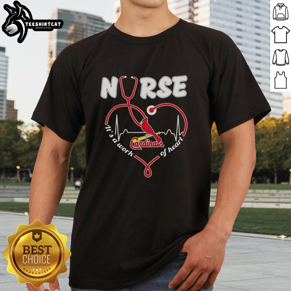 good-st-louis-cardinals-mlb-nurse-its-a-work-of-heart-stethoscope-t-shirt St. Louis Cardinals MLB nurse t-shirt featuring a stethoscope and 'It's a Work of Heart' design, perfect for baseball fans.
