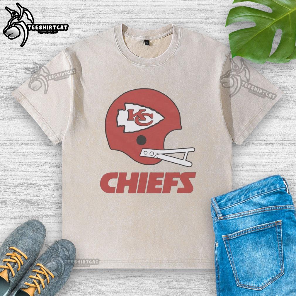 hot-kansas-city-chiefs-football-logo-in-big-helmet-washed-t-shirt Hot Kansas City Chiefs football logo on a big helmet washed t-shirt, perfect for fans and game day attire.