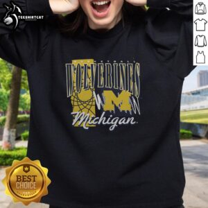 Alt Text: Premium Michigan Wolverines basketball graphic sweatshirt featuring bold team logo and comfortable design.