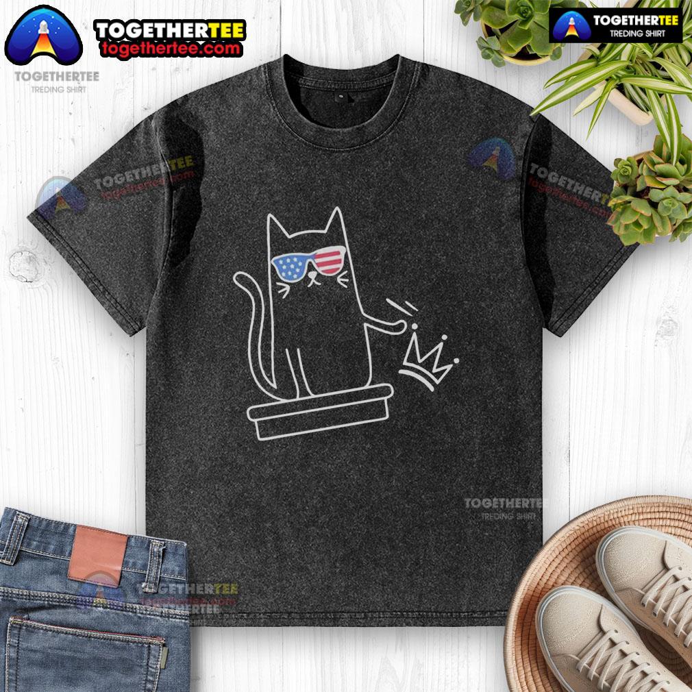 Official Cat No Kings In America Sketch Washed T Shirt Alt Text: Official Cat No Kings in America Sketch Washed T-Shirt featuring a unique graphic design of a cat. Perfect for casual wear.