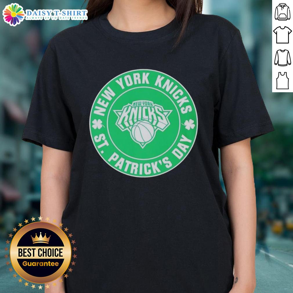 Official New York Knicks St Patrick'S Day Shamrock Green Ladies Tee Alt Text: Official New York Knicks St. Patrick's Day shamrock green ladies tee featuring team logo and festive design.