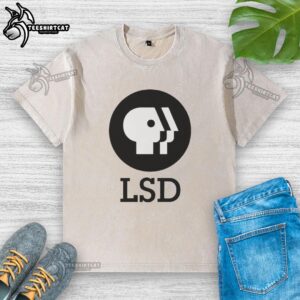 Alt Text: Original Dave Landau wearing a trendy LSD washed t-shirt, showcasing his unique style and personality.