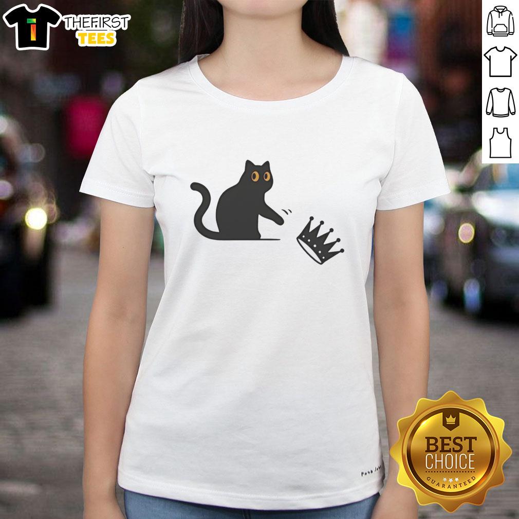 pretty-black-cat-throw-crown-no-kings-in-american-ladies-tee Pretty black cat wearing a crown on American ladies' tee, perfect for cat lovers and royal feline fans.