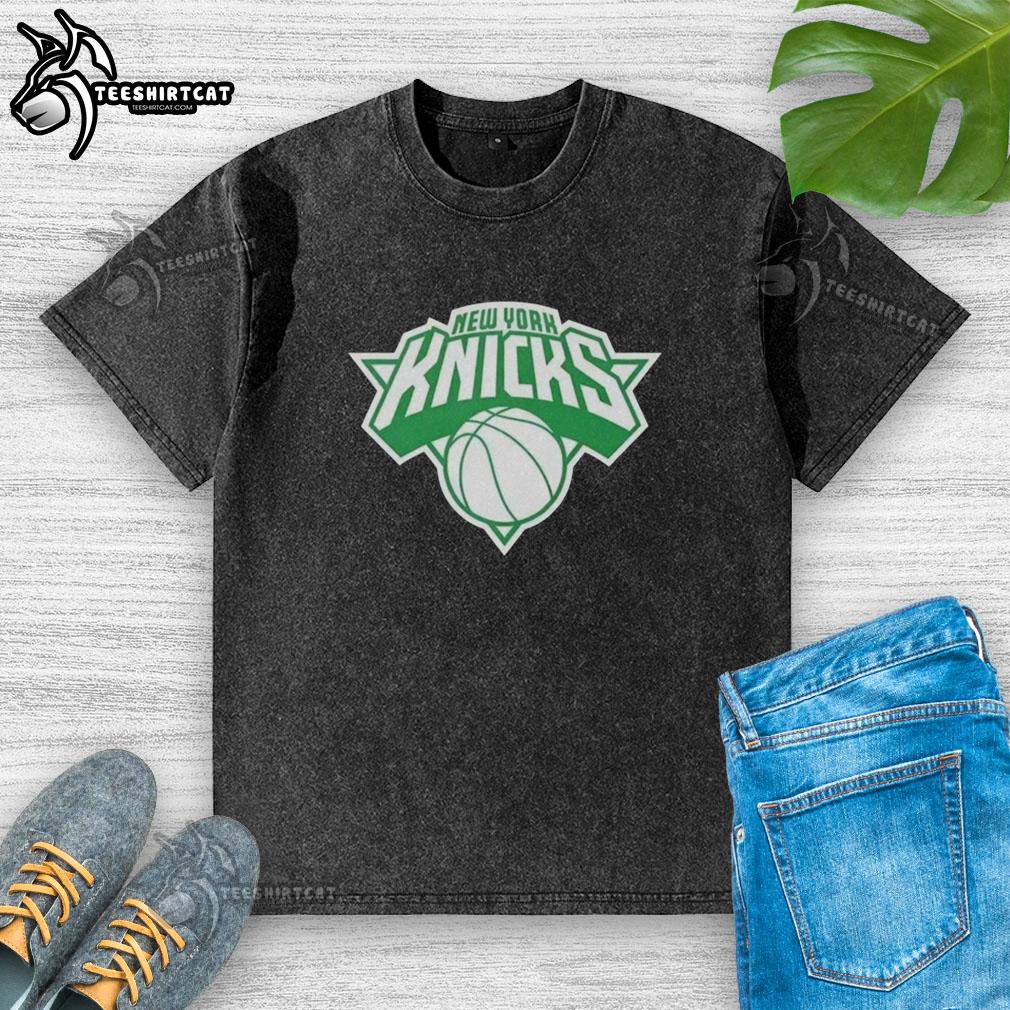 top-new-york-knicks-white-logo-patricks-day-washed-t-shirt Top New York Knicks white logo Patrick's Day washed t-shirt featuring a festive design for fans.