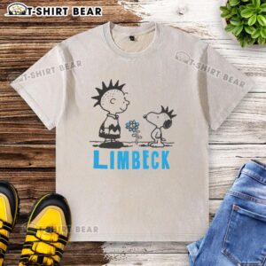Pretty Peanuts Snoopy Punx Limpeck washed T-shirt featuring a vibrant Snoopy graphic, perfect for casual wear.