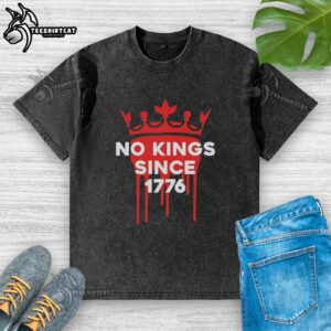 Trendy Top No Kings Since 1776 crown melting washed t-shirt in soft fabric, perfect for casual wear and expressing freedom.