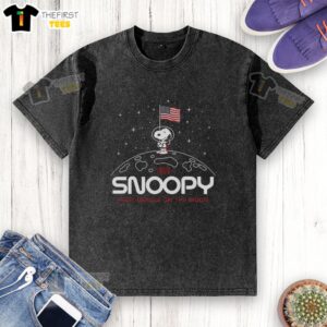 Alt Text: Pretty Snoopy First Beagle on the Moon 1969 patriotic washed T-shirt showcasing a vintage graphic design.