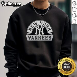 Alt Text: Pretty New York Yankees Phase Banner Arch Sweatshirt in navy featuring iconic logo and stylish design for fans.