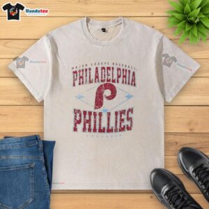 Hot Philadelphia Phillies Major League Baseball Cooperstown Diamond Washed T-Shirt in vibrant red, perfect for fans.