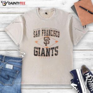 Hot San Francisco Giants Major League Baseball Cooperstown Diamond washed t-shirt displayed on a wooden background.