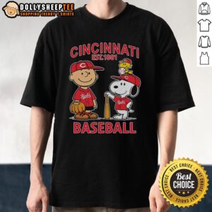 Alt Text: Cute Charlie Brown, Snoopy, and Woodstock in Cincinnati Reds baseball jersey t-shirt, established 1881 design.