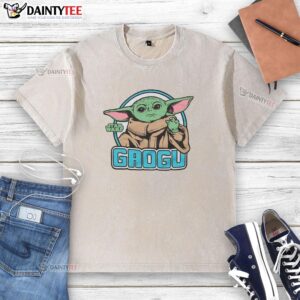 Official Mandalorian Grogu Washed T-Shirt featuring a vibrant design of Grogu from Star Wars in a stylish, comfortable fit.