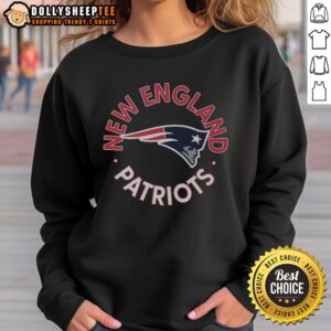 Original New England Patriots Circle Sweatshirt featuring team logo on a cozy design, perfect for fans and chilly days.