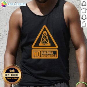Stylish Top No Fractura Hidraulica Tank Top showcasing eco-friendly design for sustainable fashion enthusiasts.