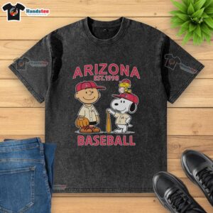 Cute Charlie Brown Snoopy And Woodstock With Arizona Diamondbacks Baseball Jersey Est 1998 T-Shirt - Image 6