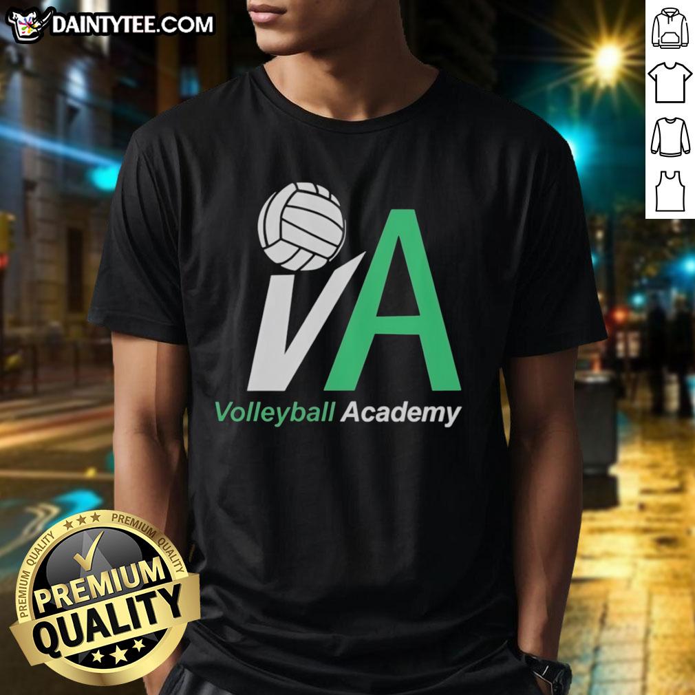 good-american-sweatshop-daisy-moriarty-volleyball-academy-t-shirt-1 Good American Sweatshop Daisy Moriarty Volleyball Academy T-Shirt in vibrant colors, showcasing sporty design and academy logo.